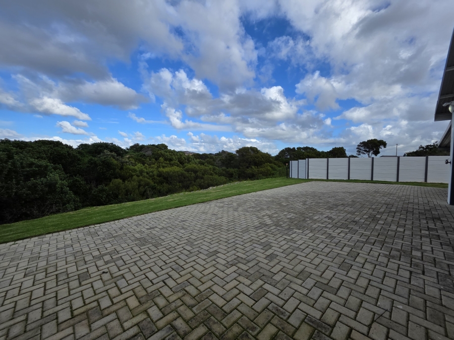 4 Bedroom Property for Sale in Paradise Beach Eastern Cape